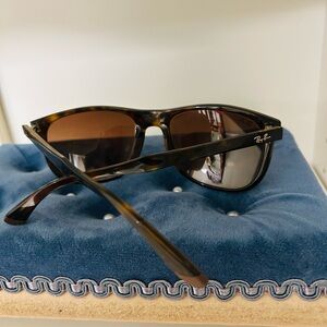 Ray-Ban 4291 Tortoiseshell sunglasses.
